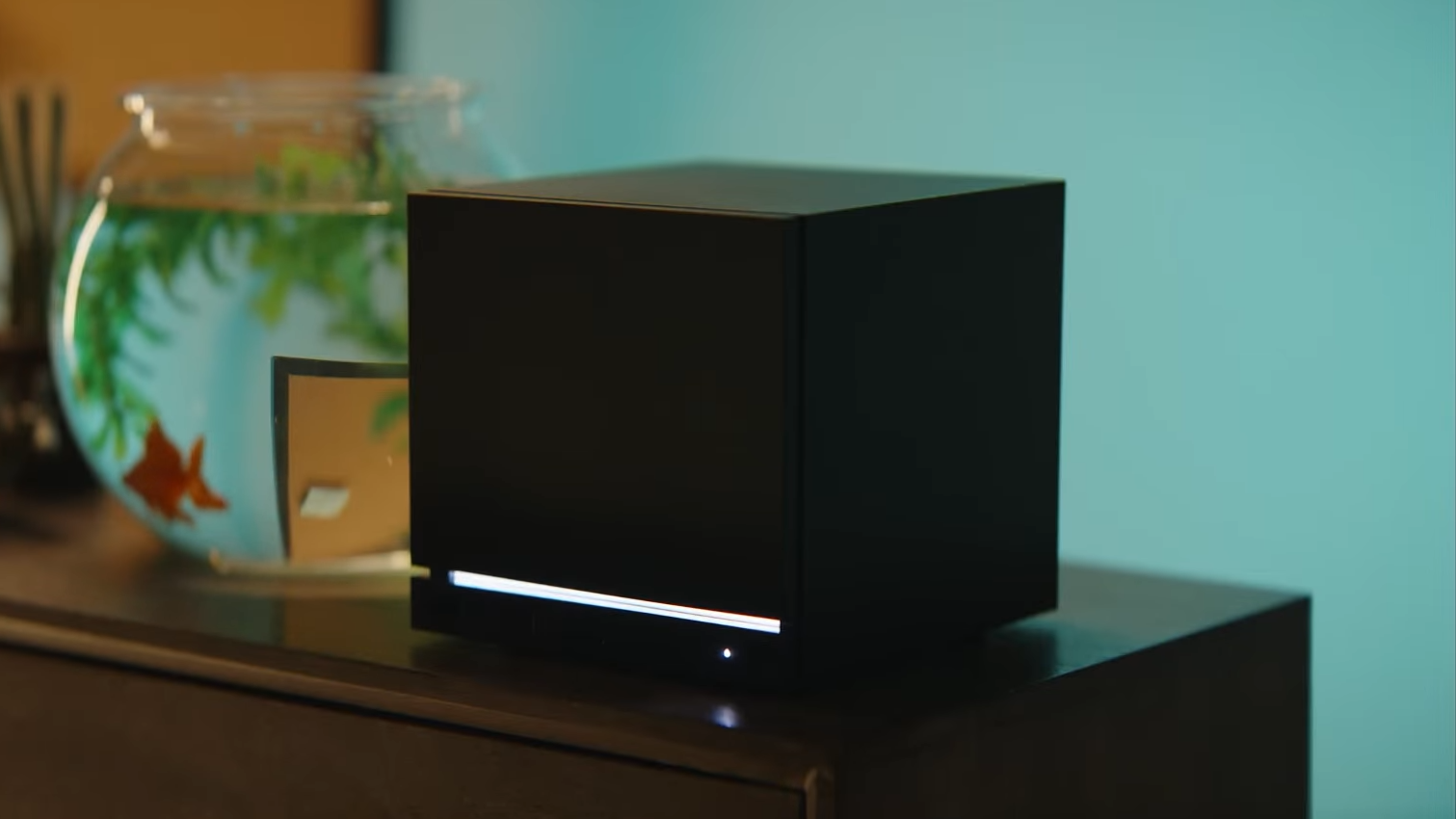 Steam Machine conectada a un televisor con el Steam Controller